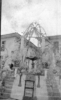 Altar de Corpus entre el colegio San José y la casa cural